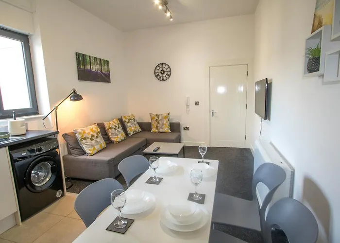 Stylish 2 Bedroom-Free Parking