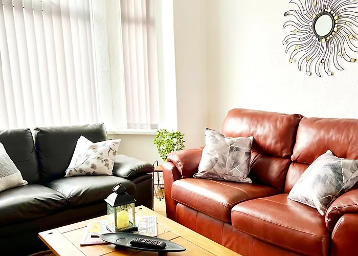 Cosy 3Bdr In Levenshulme-Close To Manchester City Centre And Stockport Town- Free Parking- Wifi