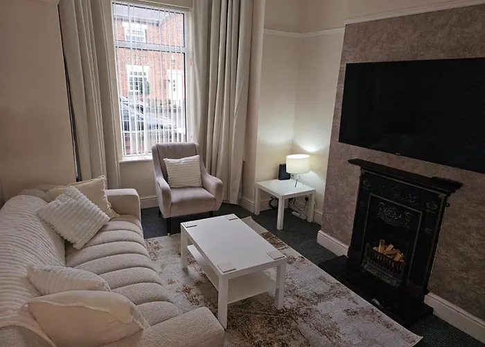 -Sleeps 10 People Spacious House -Fast Free Wifi -Free Parking -Contractor Friendly