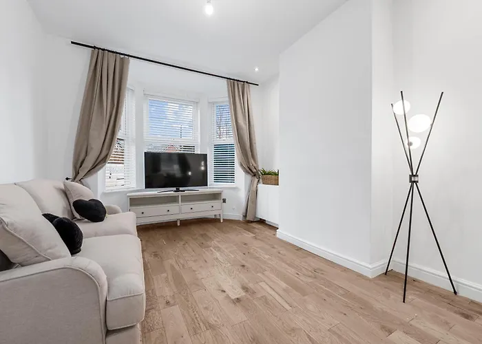 Blissful Breaks Near Old Trafford Stadium