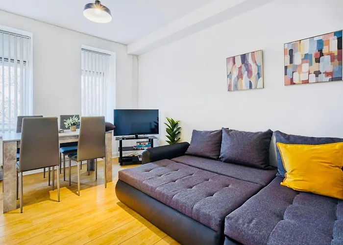 Cosy Stay In The Heart Of Downtown With Parking