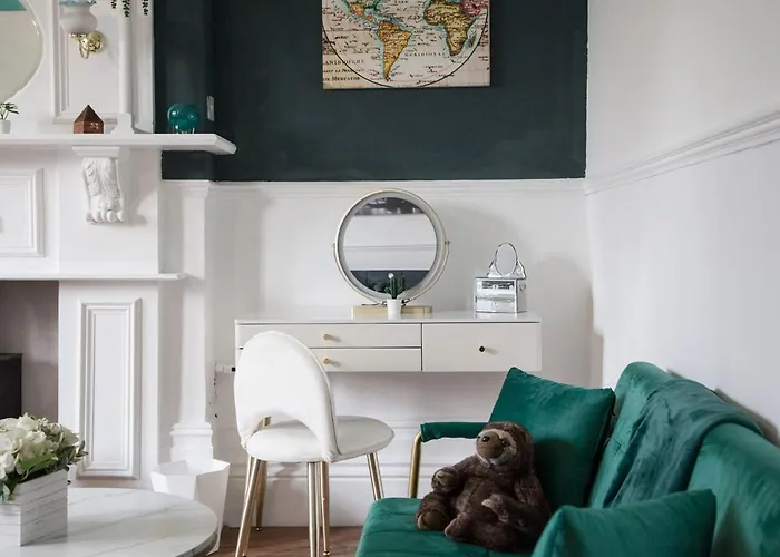 The Turquoise Double Room In A 6 Bedroom Victorian House