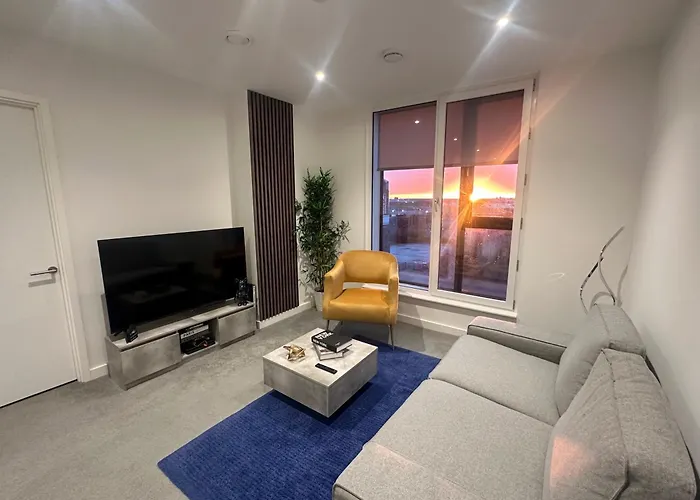 Up To 40 Percent Off Old Trafford Modern Apartment
