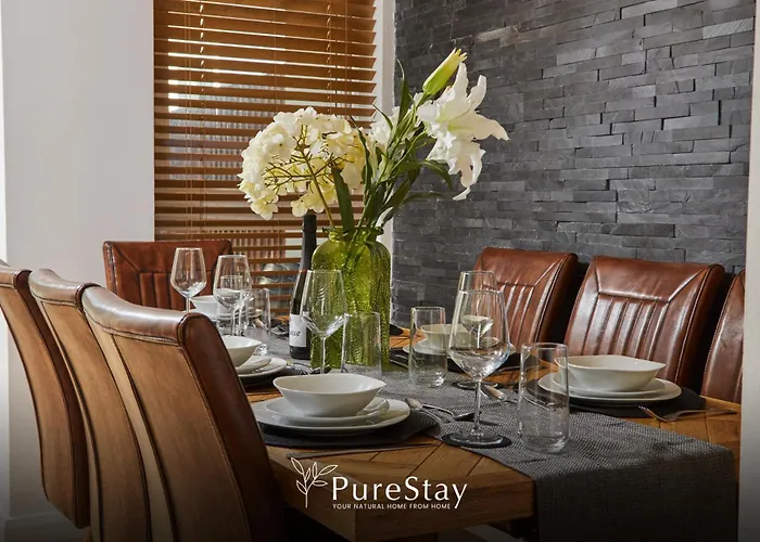 Superb House Manchester Near Etihad With Free Parking Sleeps 8
