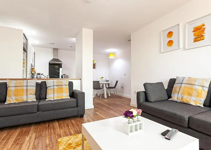 X1 Media City 3 Bedroomed Apartment Free Wifi & Free Parking