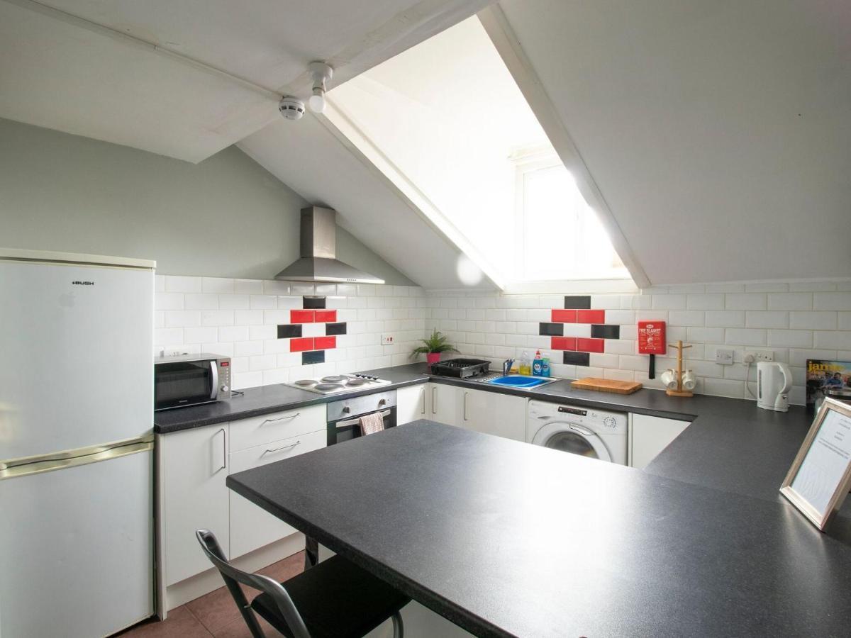 Holiday home Contemporary In Near Tram Station Manchester