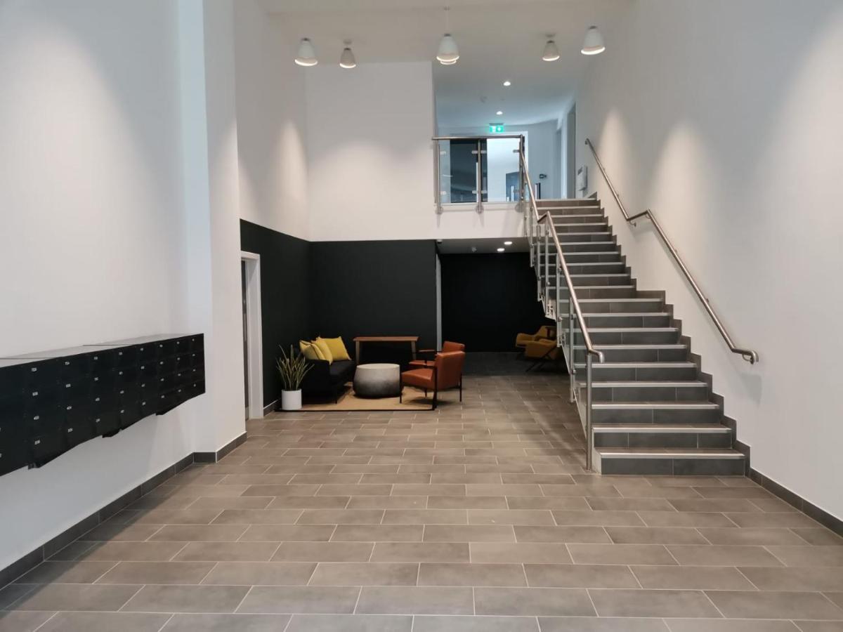 Media By Charles Hope Apartment *