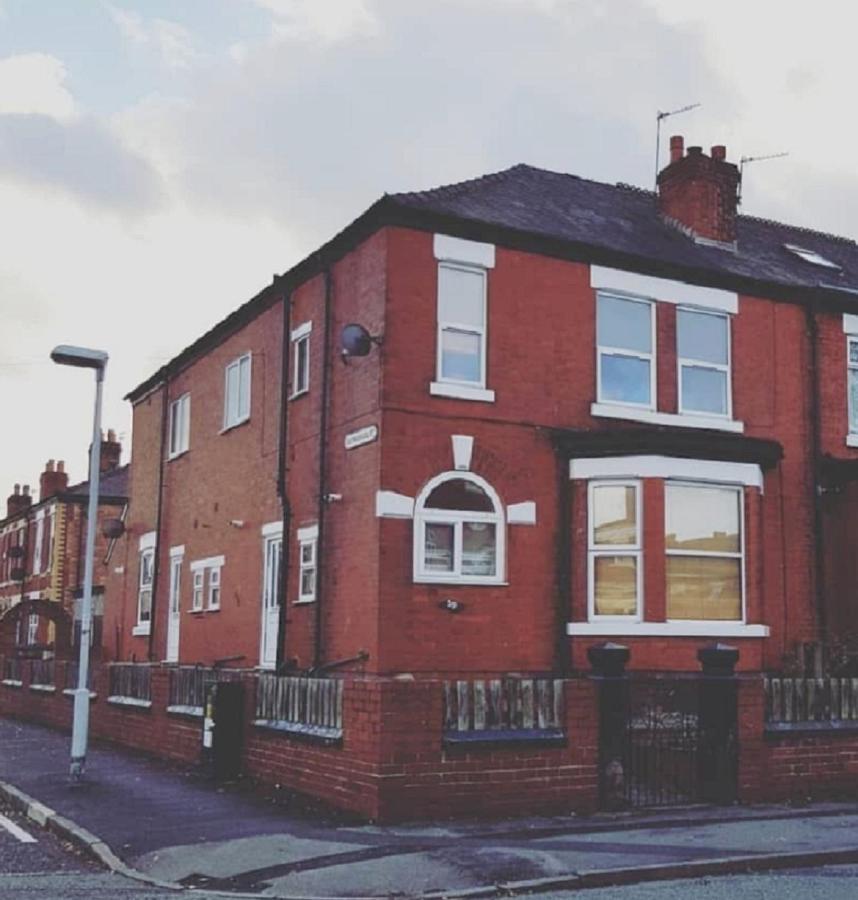 Beautiful 4 Bedroom Victorian Sleeps 7 Stockport Apartment *