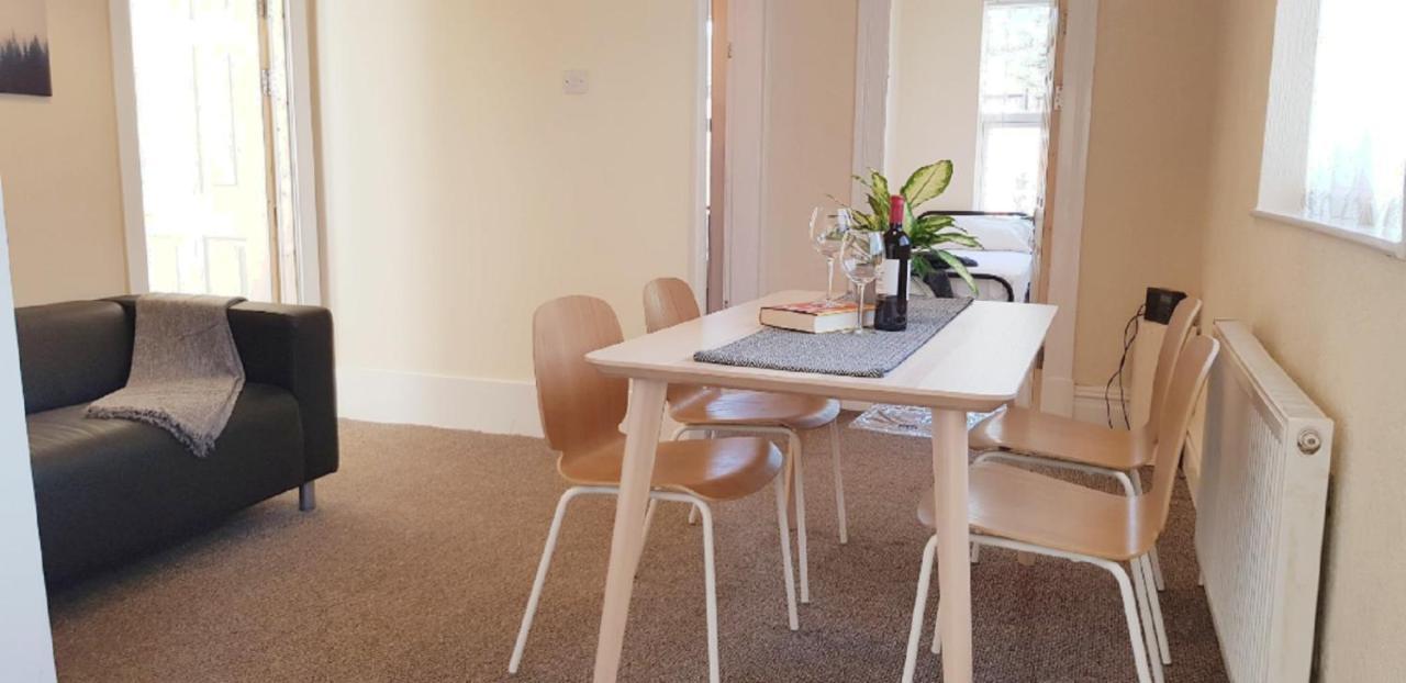 Beautiful 4 Bedroom Victorian Sleeps 7 Stockport Apartment Manchester