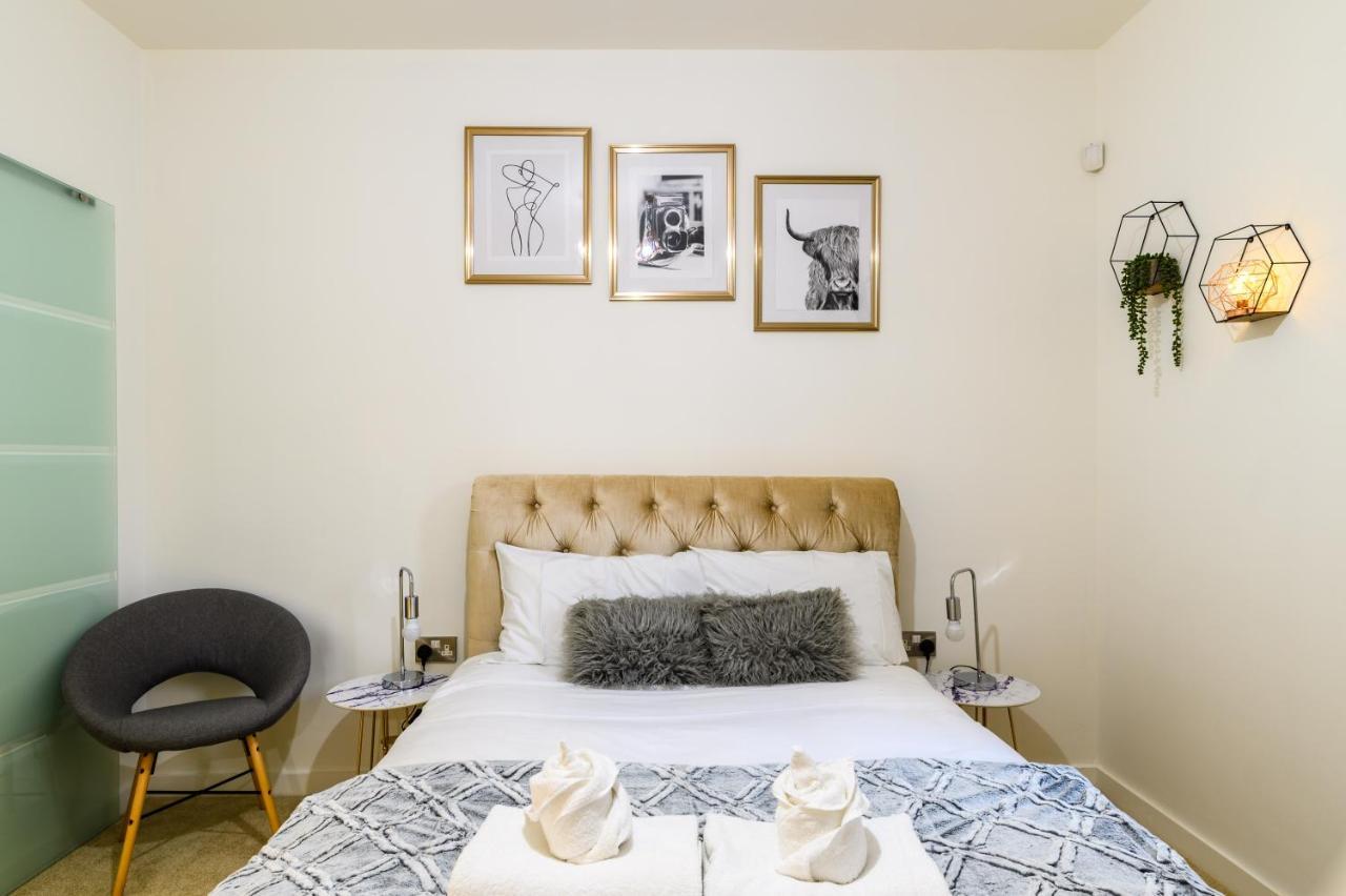 Comfy & Homely 2bed - 5 Star Location Apartment