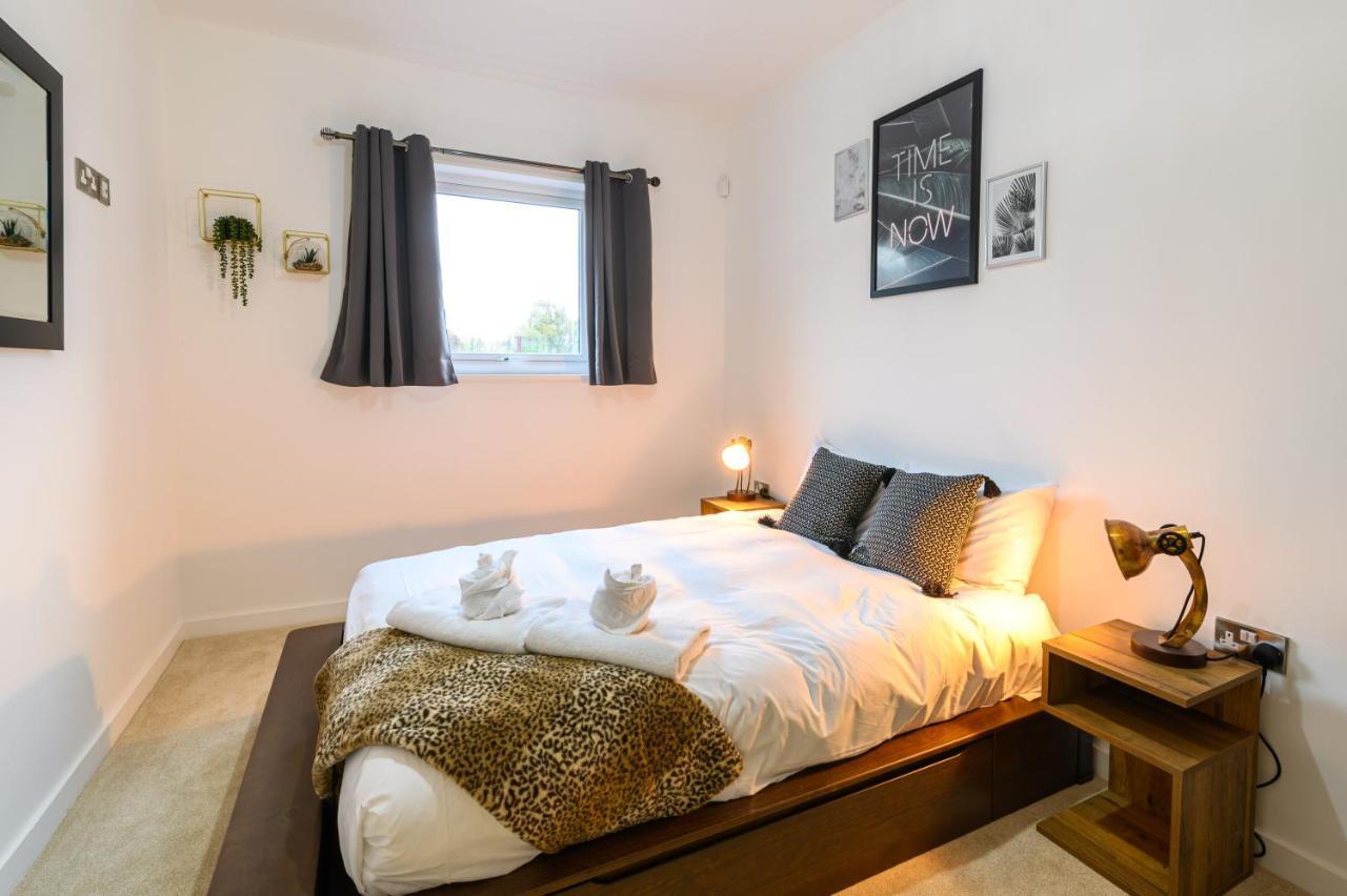 Comfy & Homely 2bed - 5 Star Location Apartment *