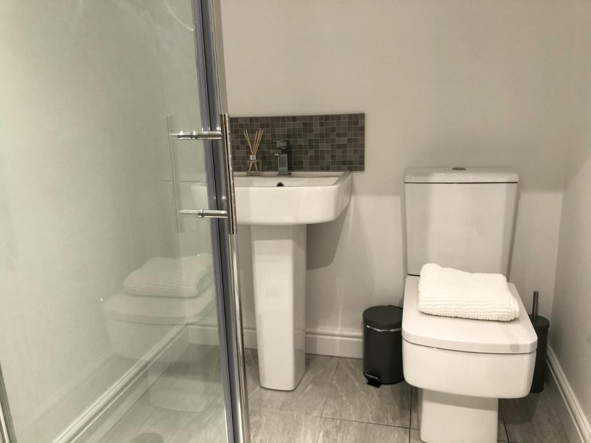 10min To - Free Parking - Private - Contractor Friendly Appartement