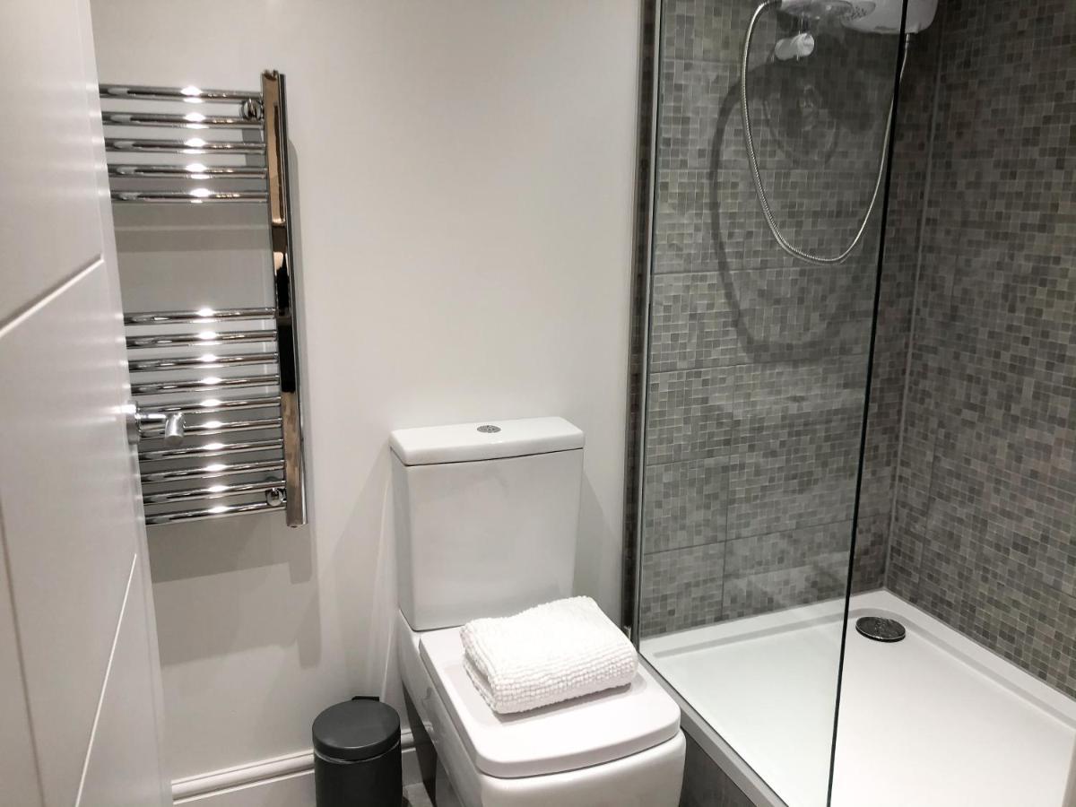 10min To - Free Parking - Private - Contractor Friendly Appartement