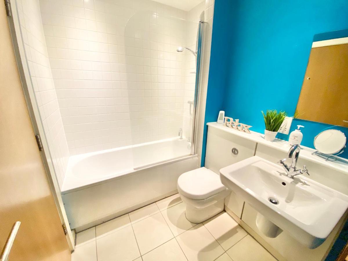 Spacious 5 Bed Townhouse Manchester, Salford Qauys - Two Bedroom With Parking Apartment Manchester