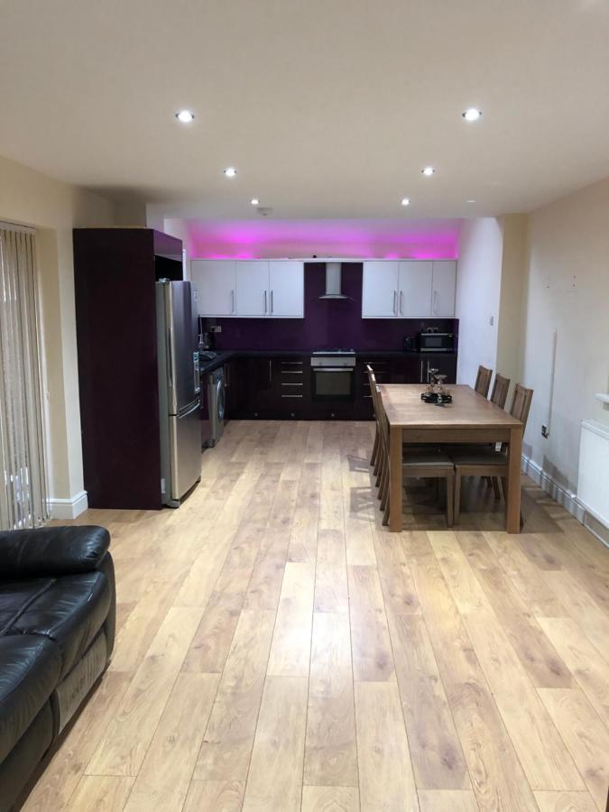 Bed & Breakfast Big Rusholme With Tv And Private Bathroom-parking&wifi