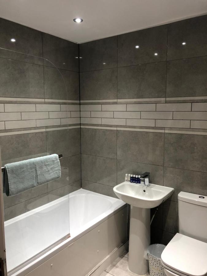Big Rusholme With Tv And Private Bathroom-parking&wifi Manchester