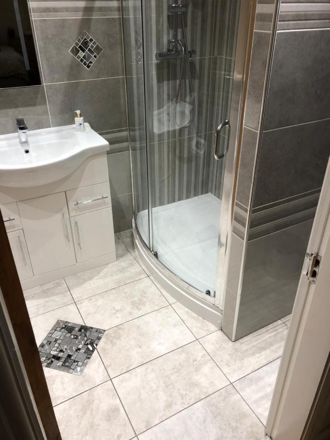 Big Rusholme With Tv And Private Bathroom-parking&wifi Manchester