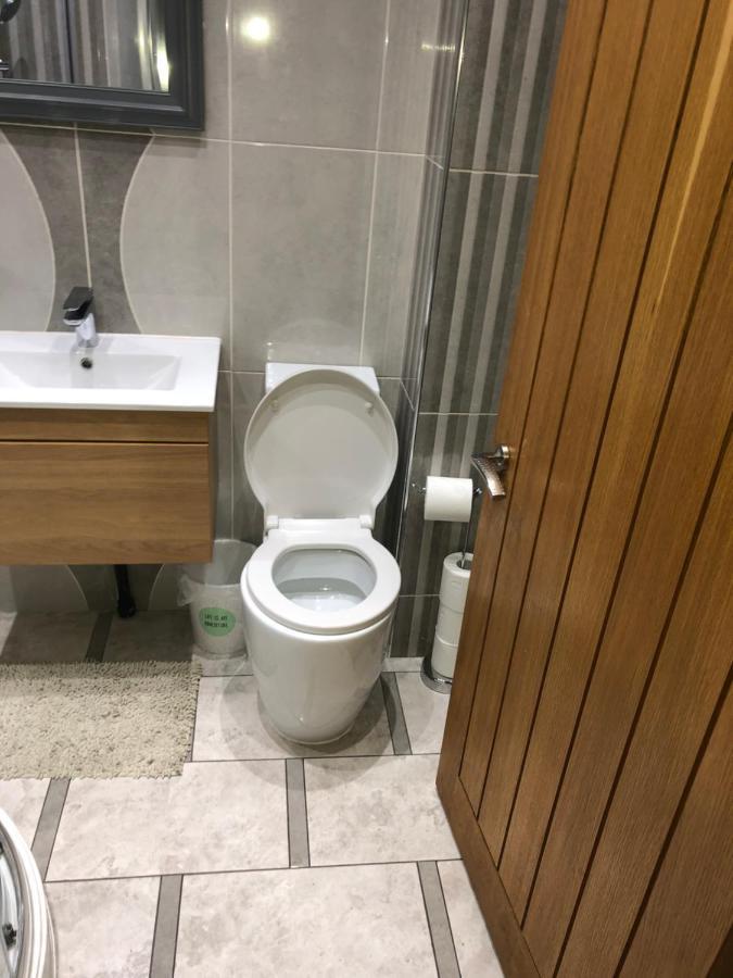 Big Rusholme With Tv And Private Bathroom-parking&wifi * Manchester