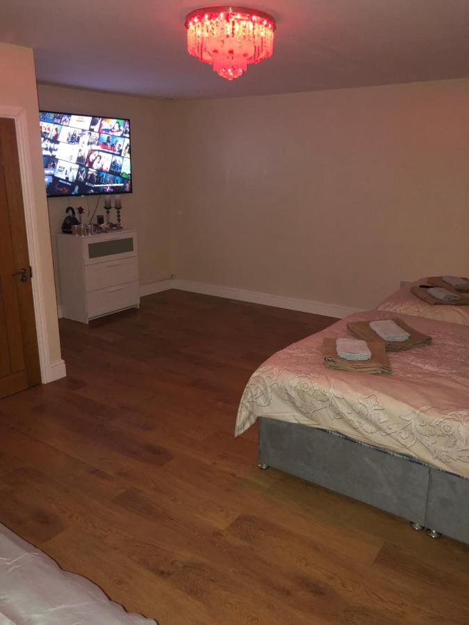 Bed & Breakfast Big Rusholme With Tv And Private Bathroom-parking&wifi Manchester