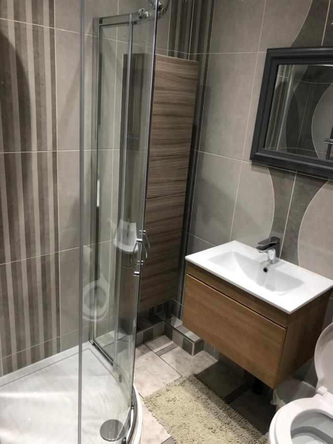 Bed & Breakfast Big Rusholme With Tv And Private Bathroom-parking&wifi Manchester