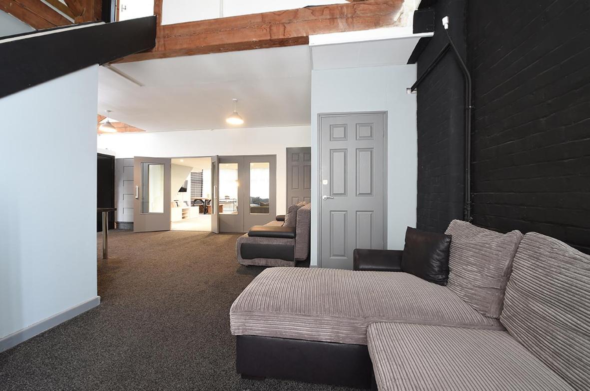 Penthouse Warehouse Slps 18 * Manchester