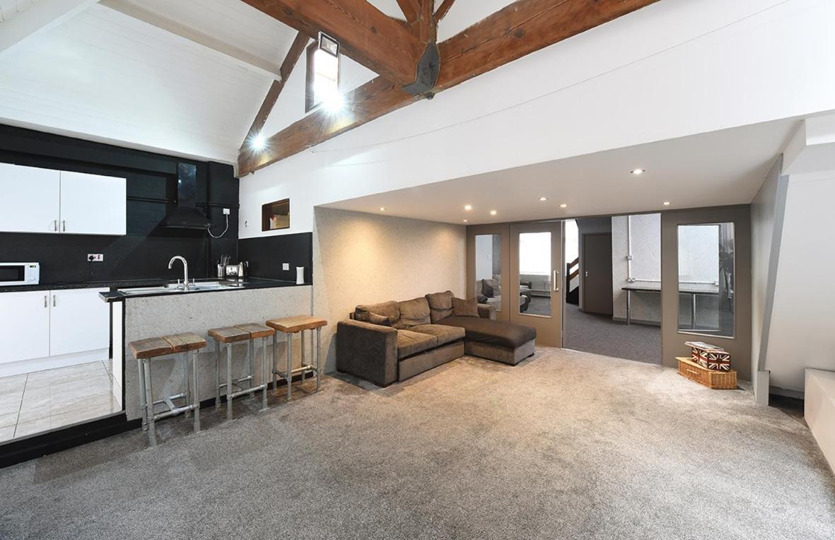 Penthouse Warehouse Slps 18 Appartement