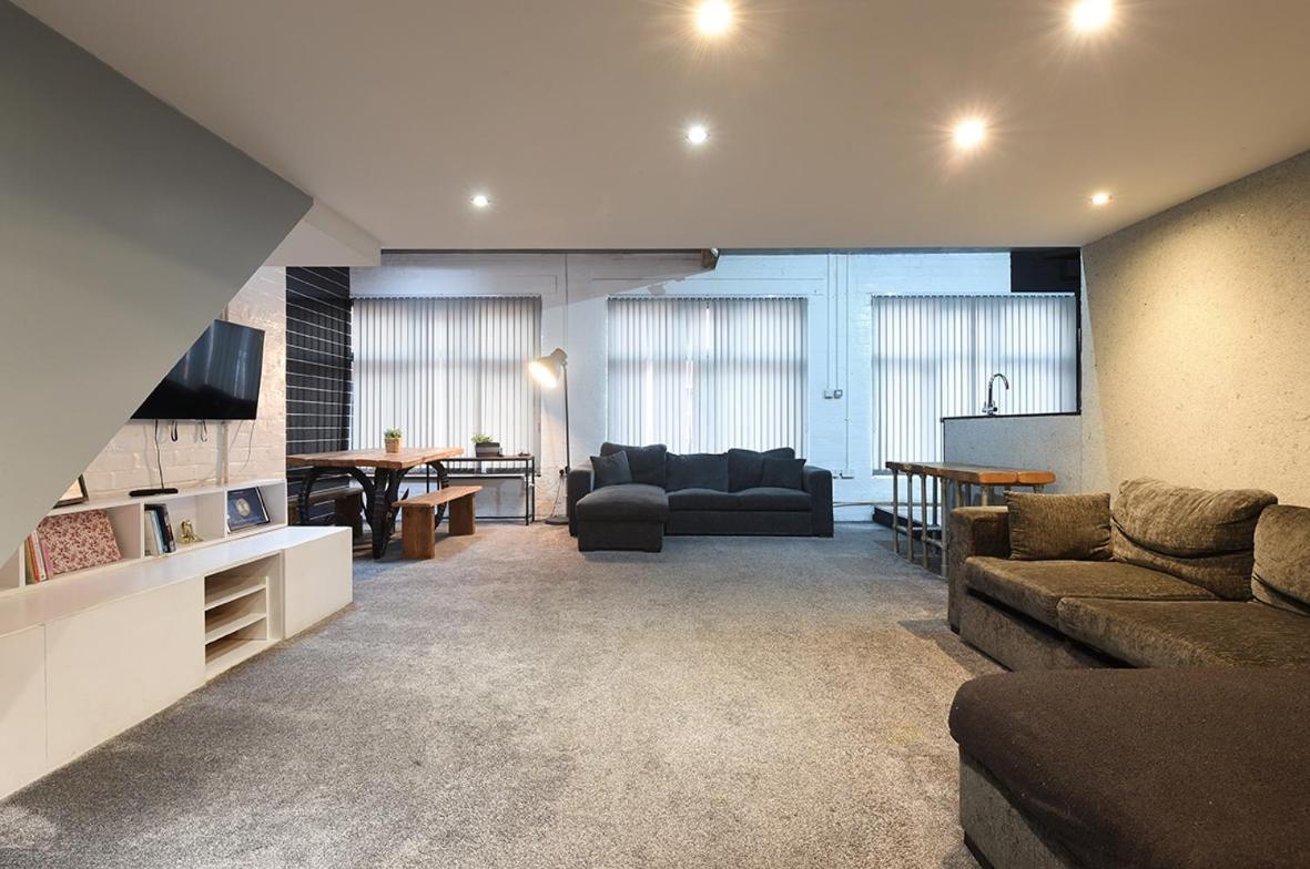 Penthouse Warehouse Slps 18 *