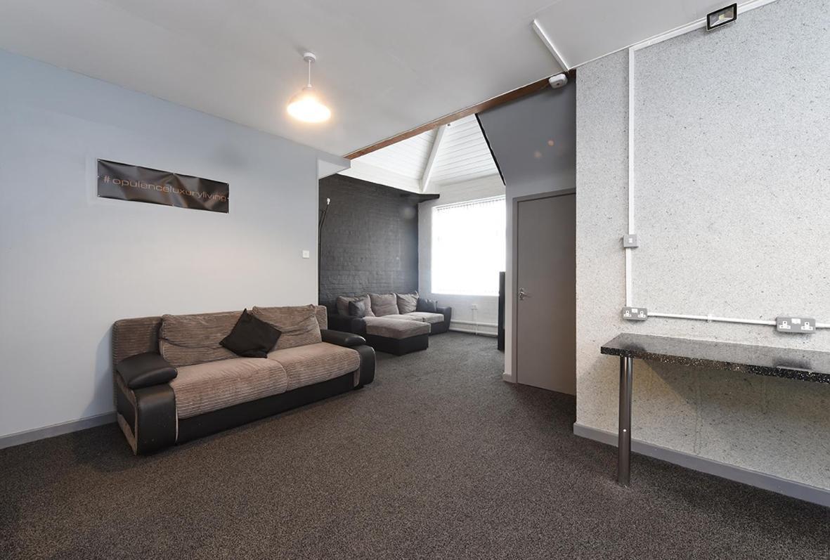 Apartment Penthouse Warehouse Slps 18