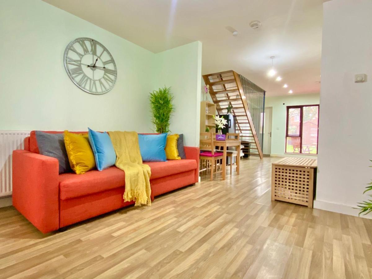 Spacious 5 Bed Townhouse Manchester, Salford Qauys - Two Bedroom With Parking