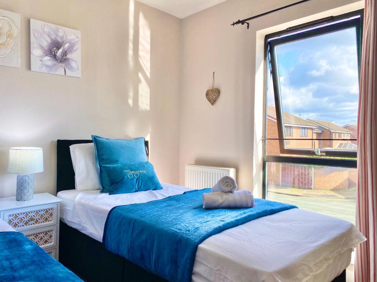 Spacious 5 Bed Townhouse Manchester, Salford Qauys - Two Bedroom With Parking
