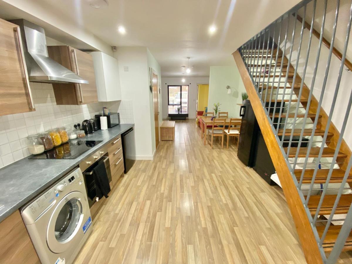 Spacious 5 Bed Townhouse Manchester, Salford Qauys - Two Bedroom With Parking Apartment