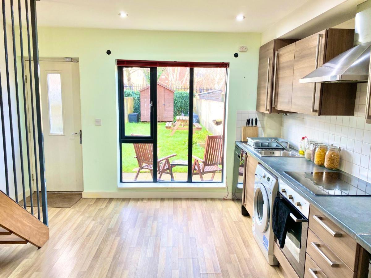 Spacious 5 Bed Townhouse Manchester, Salford Qauys - Two Bedroom With Parking Manchester
