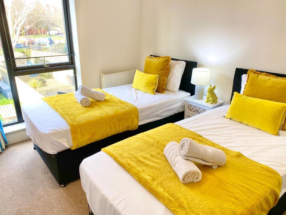 Spacious 5 Bed Townhouse Manchester, Salford Qauys - Two Bedroom With Parking Apartment Manchester