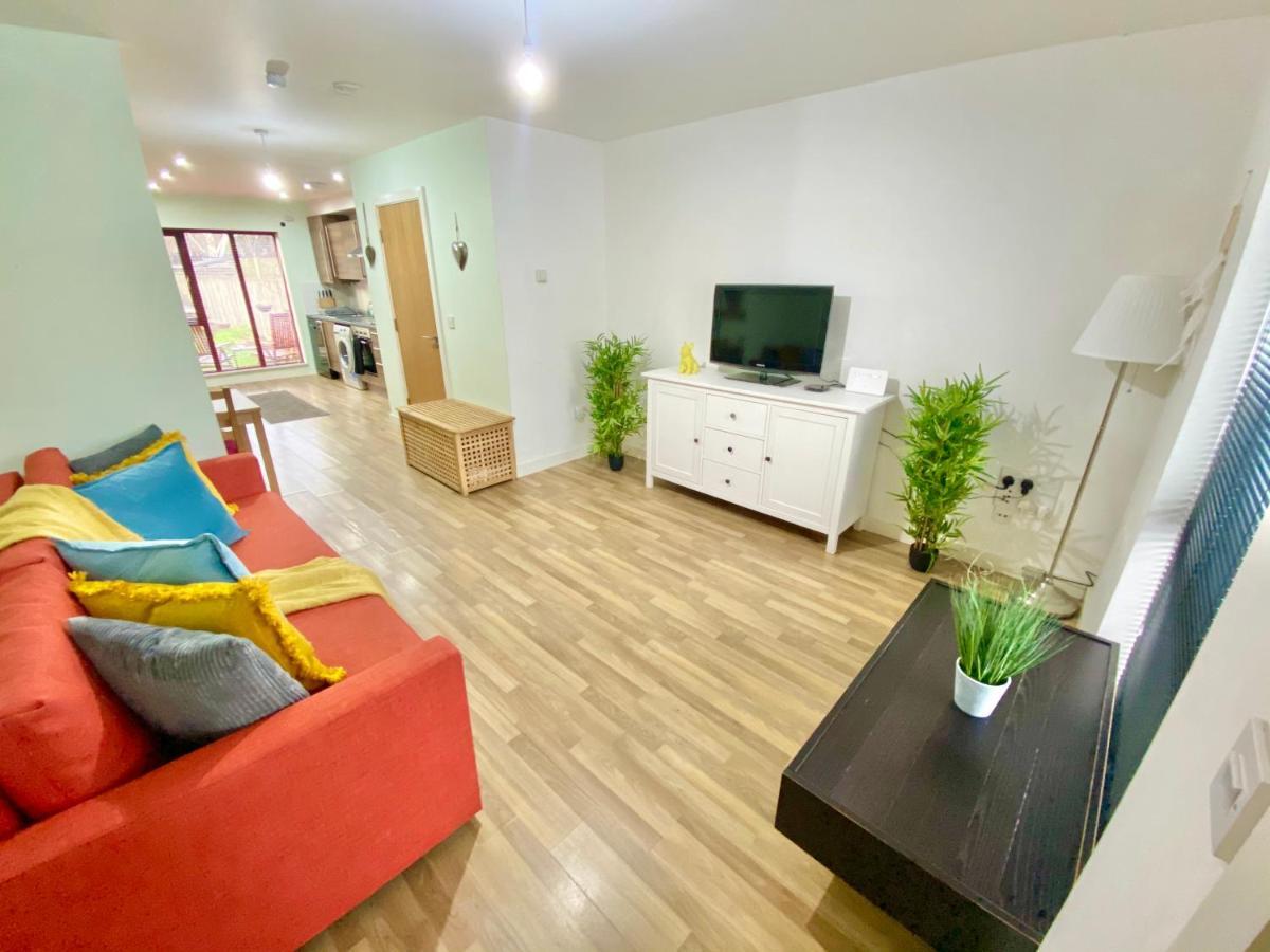 Spacious 5 Bed Townhouse Manchester, Salford Qauys - Two Bedroom With Parking Manchester