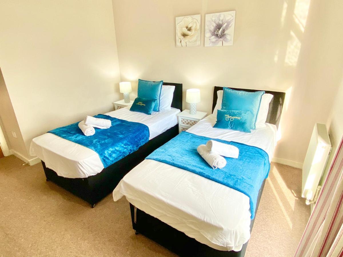 Spacious 5 Bed Townhouse Manchester, Salford Qauys - Two Bedroom With Parking Apartment Manchester