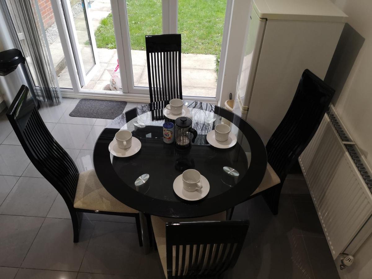 Nightingale Gardens - 4 Bed Detached House - Appartement *