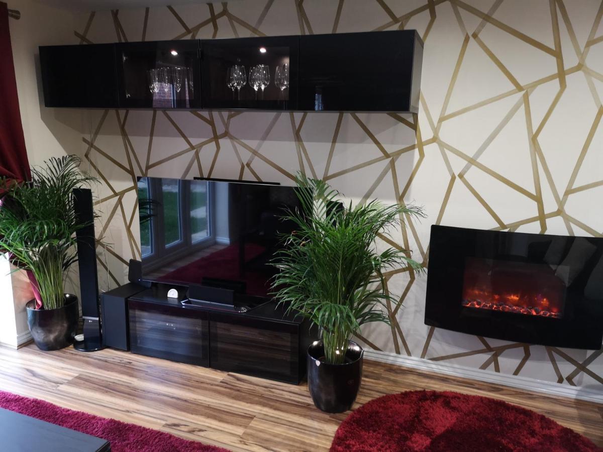 Nightingale Gardens - 4 Bed Detached House - Appartement *