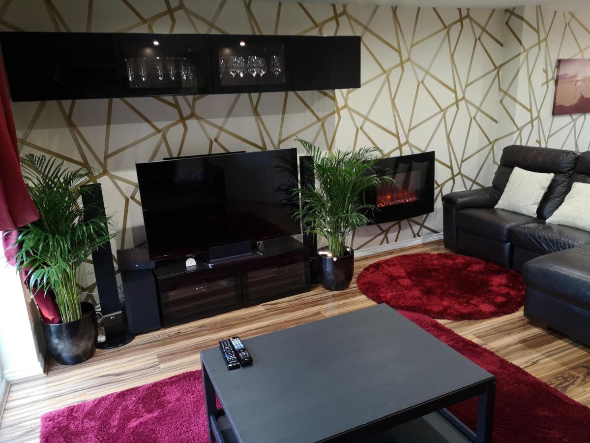 Nightingale Gardens - 4 Bed Detached House - Appartement *