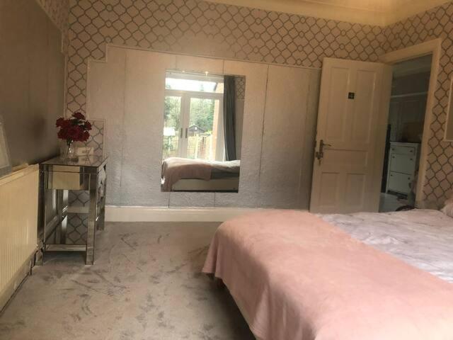 Bed & Breakfast Double Bedroom