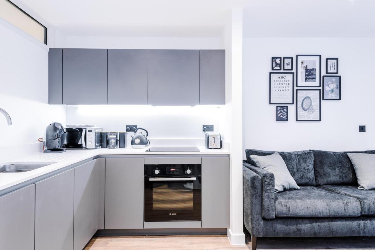 Hilltop Serviced - Piccadilly Apartment