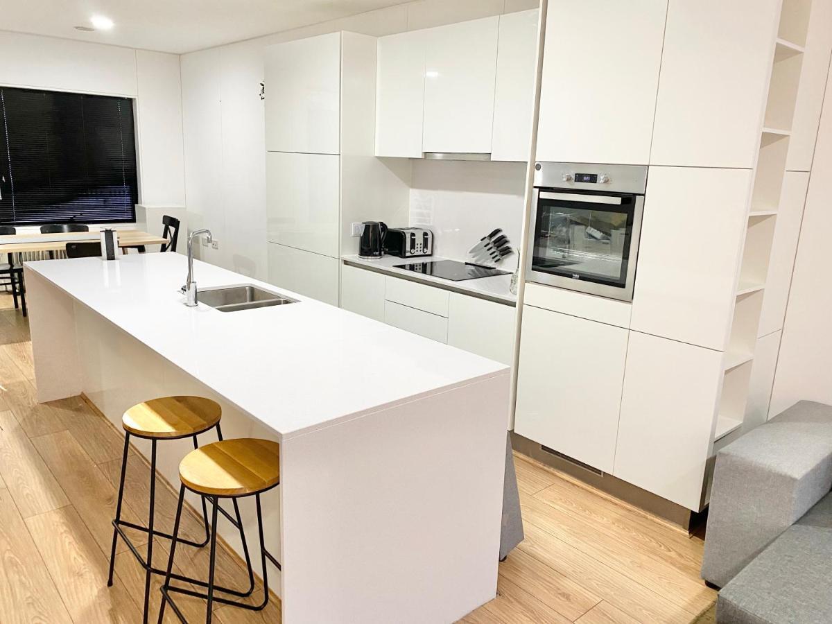 Large Townhouse 5 Beds With Two Parking Spaces - Centre Holiday home *