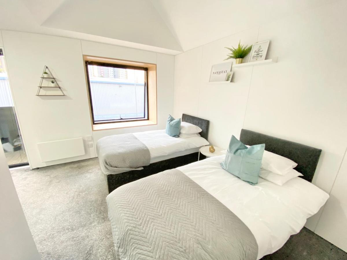 Large Townhouse 5 Beds With Two Parking Spaces - Centre * Manchester