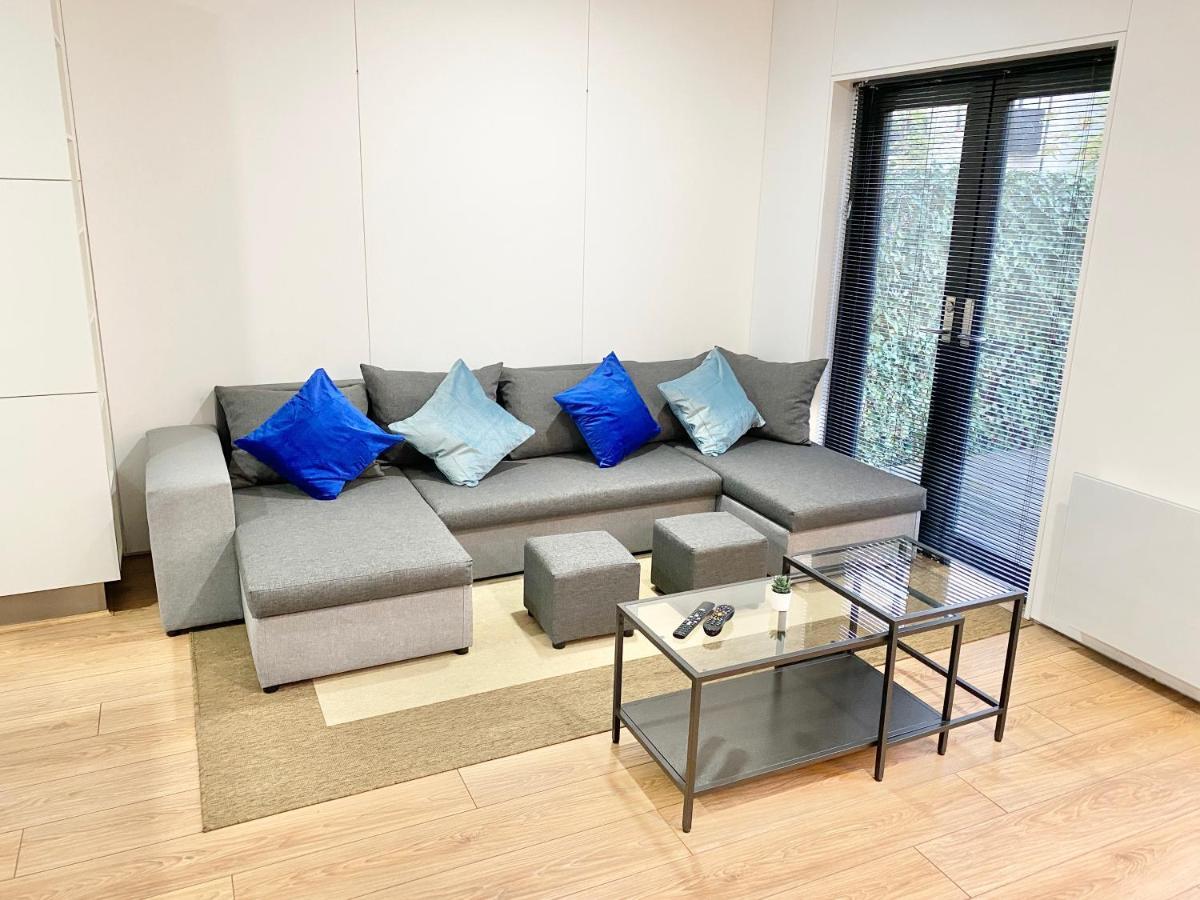 Large Townhouse 5 Beds With Two Parking Spaces - Centre * Manchester