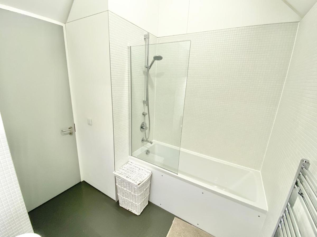 Large Townhouse 5 Beds With Two Parking Spaces - Centre * Manchester