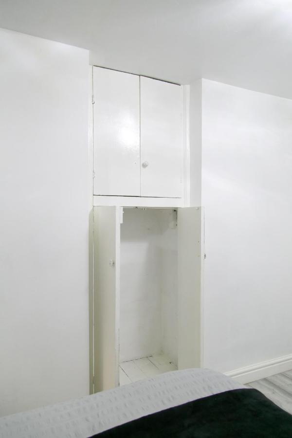 Cheetham Hills Apartment *