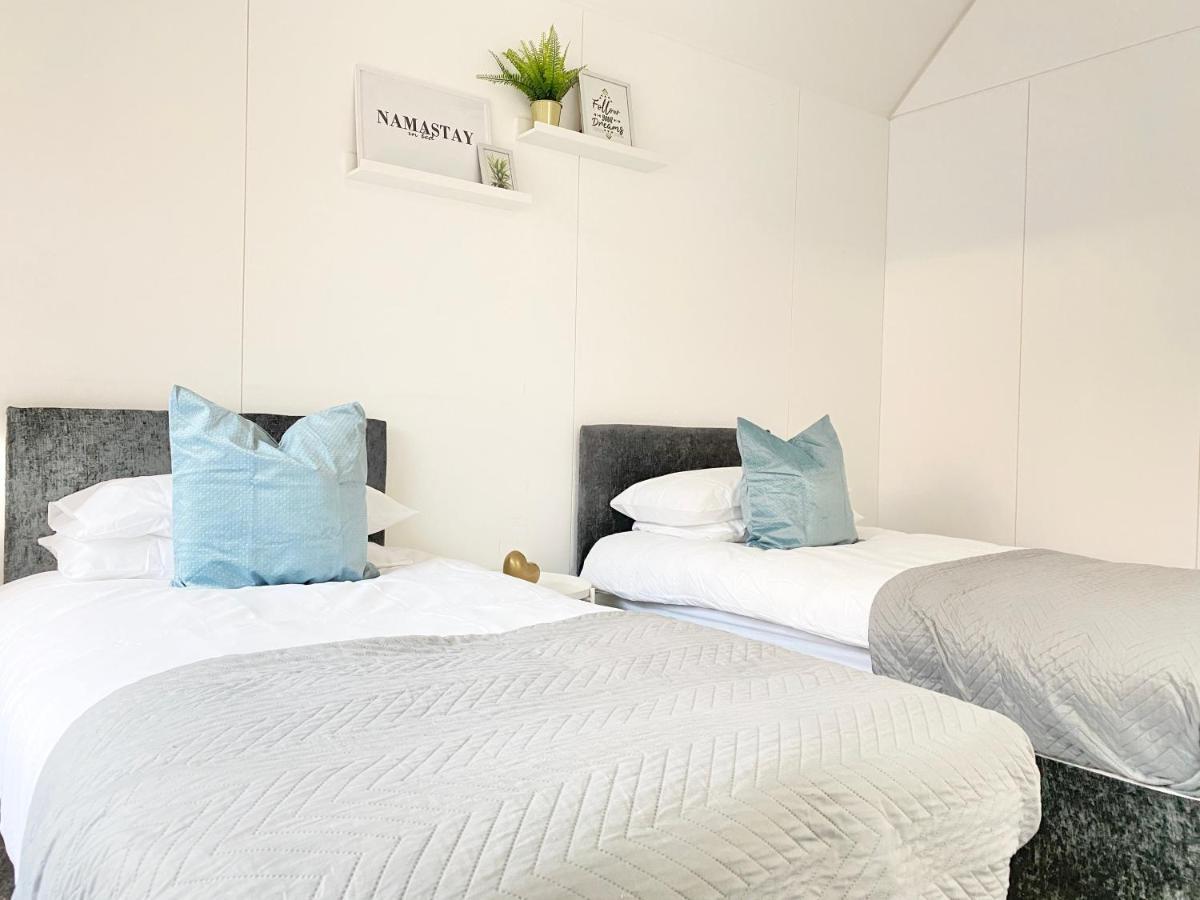 Holiday home Large Townhouse 5 Beds With Two Parking Spaces - Centre