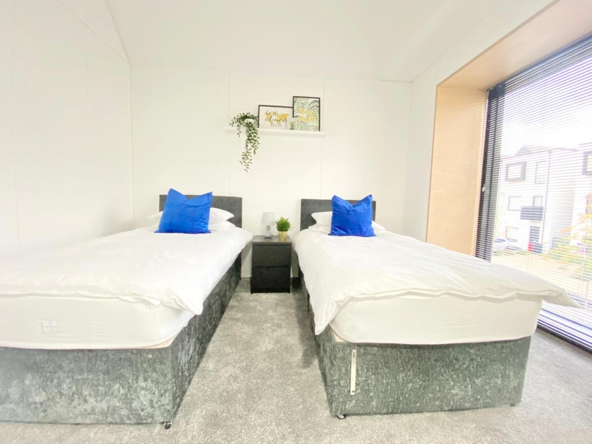 Large Townhouse 5 Beds With Two Parking Spaces - Centre Manchester
