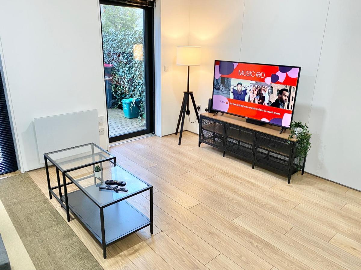 Large Townhouse 5 Beds With Two Parking Spaces - Centre Holiday home Manchester