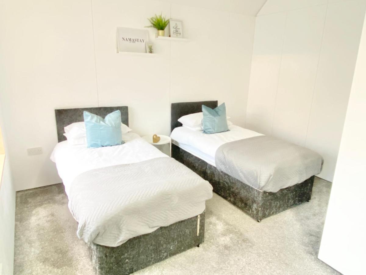 Large Townhouse 5 Beds With Two Parking Spaces - Centre Holiday home Manchester