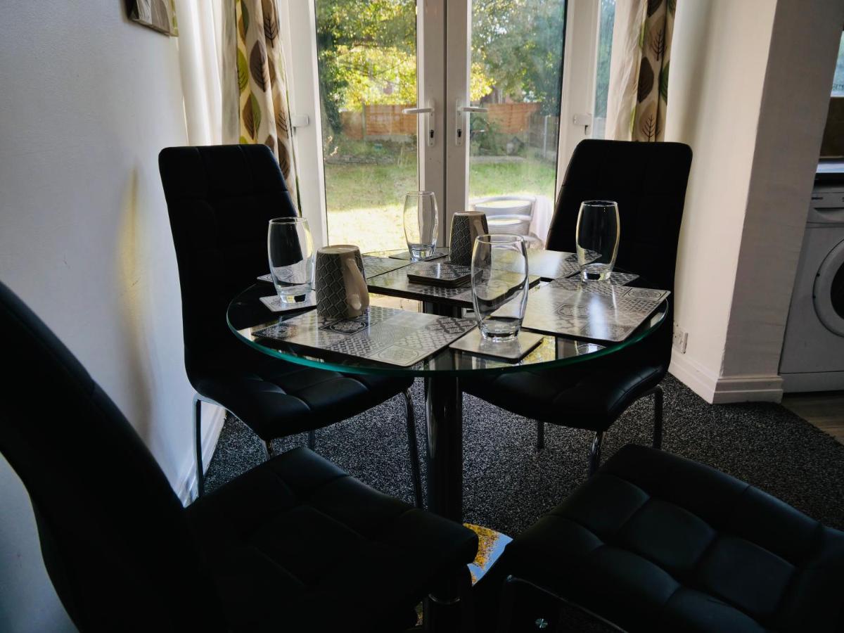 Reddish Comfort House Apartment